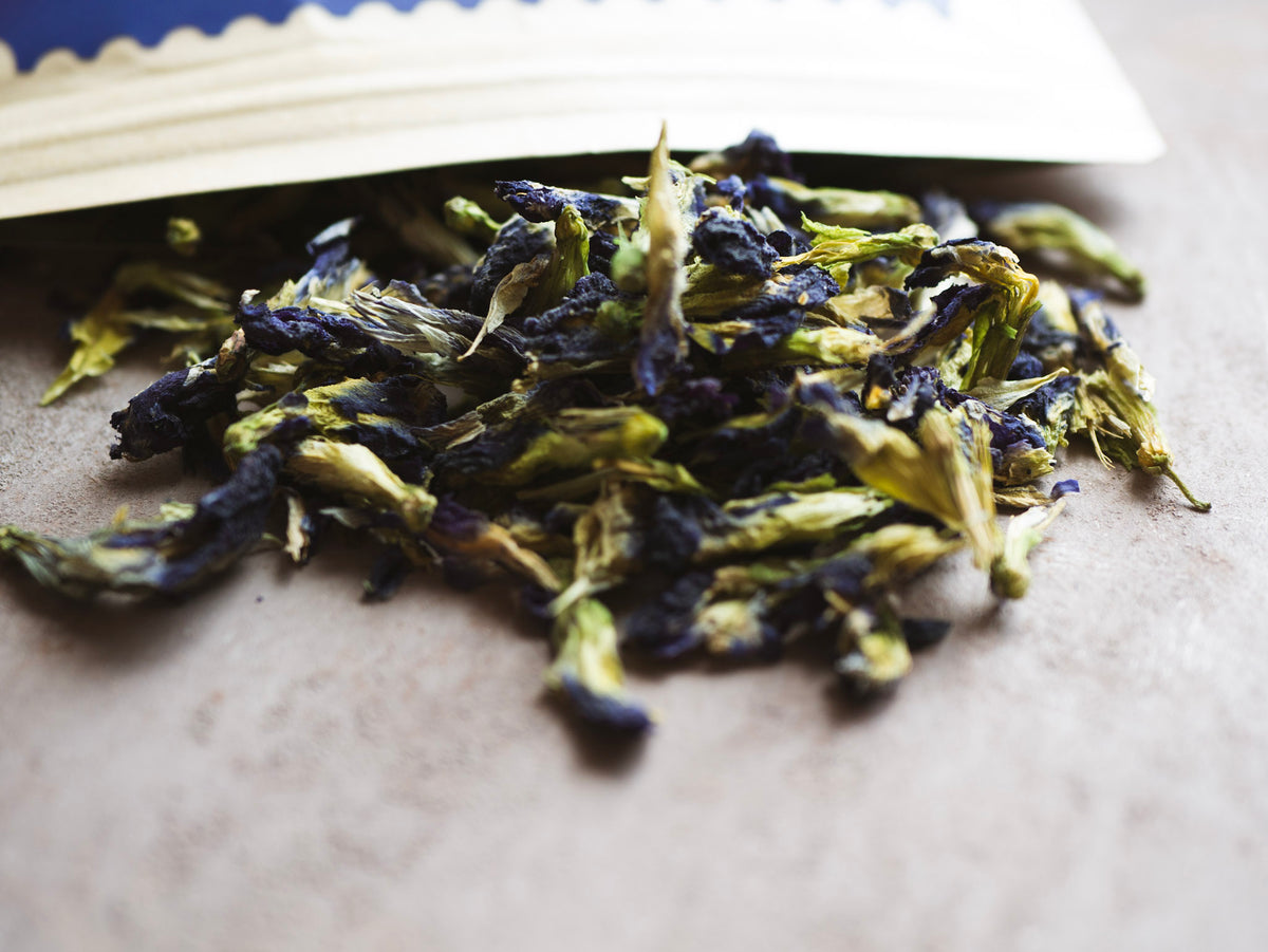VEDDA Butterfly Pea Tea pouch next to a brewed cup